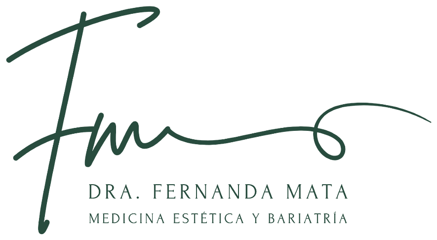 Firma y logotipo de la Dra. Fernanda Mata, Medicina Estética y Bariatría